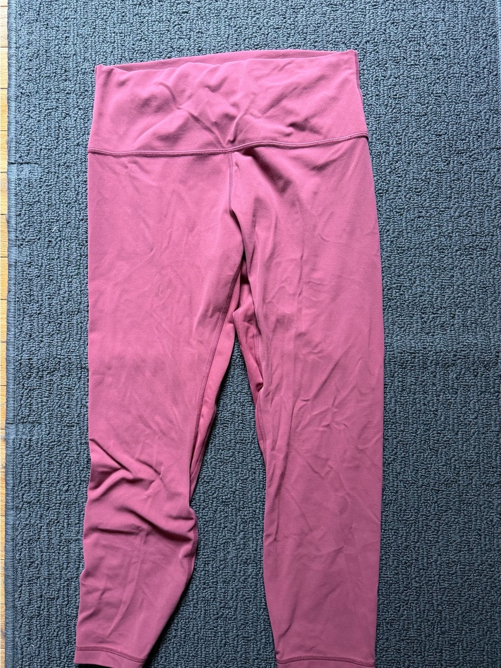 Lulu lemon women’s athletica Mauve Capri leggings NWOT